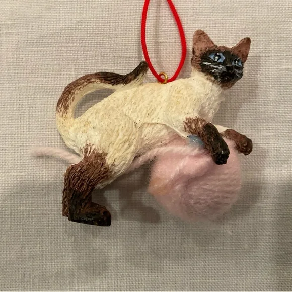 Duo of Vintage Cat Ornaments Playing with Balls of Yarn in EVC - Picture 2 of 13
